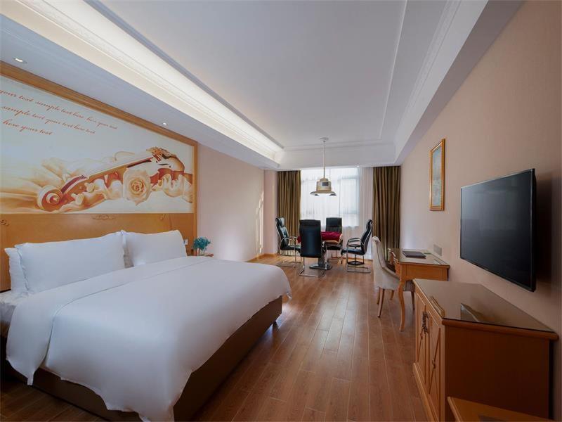 Vienna Hotel Huiyang Sanhe Square Huizhou  Εξωτερικό φωτογραφία